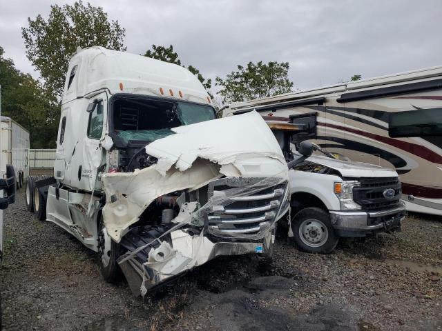  Salvage Freightliner Cascadia 1