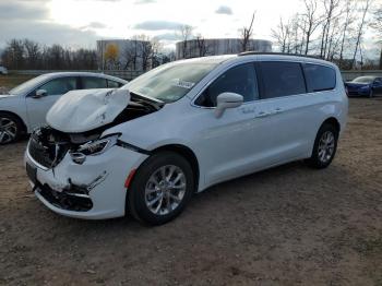  Salvage Chrysler Pacifica