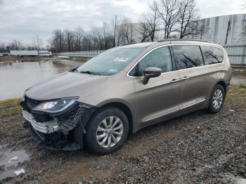  Salvage Chrysler Pacifica