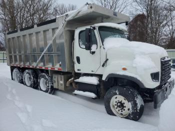  Salvage Freightliner 114sd