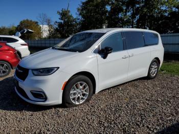  Salvage Chrysler Pacifica