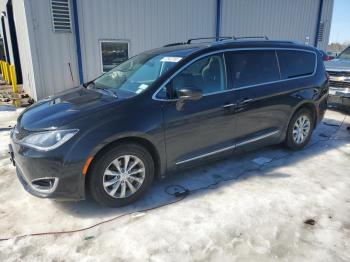  Salvage Chrysler Pacifica