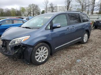  Salvage Toyota Sienna