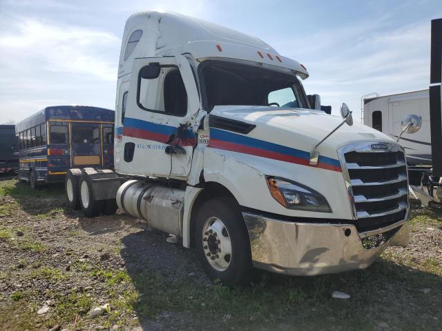  Salvage Freightliner Cascadia 1