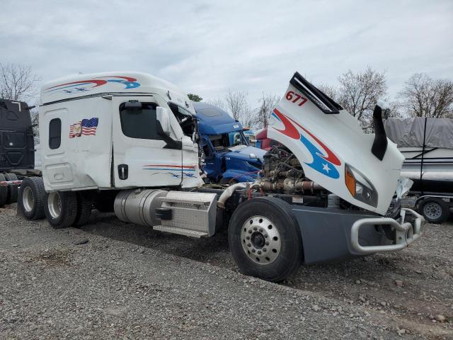  Salvage Freightliner Cascadia 1