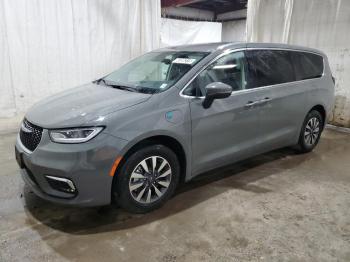  Salvage Chrysler Pacifica