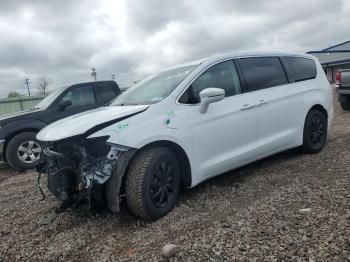  Salvage Chrysler Pacifica
