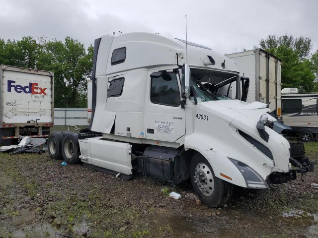  Salvage Volvo Vnl
