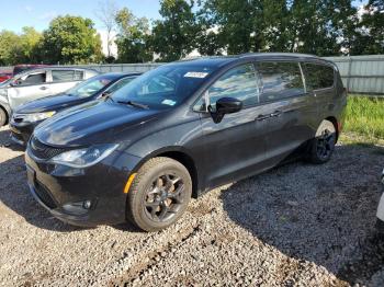  Salvage Chrysler Pacifica
