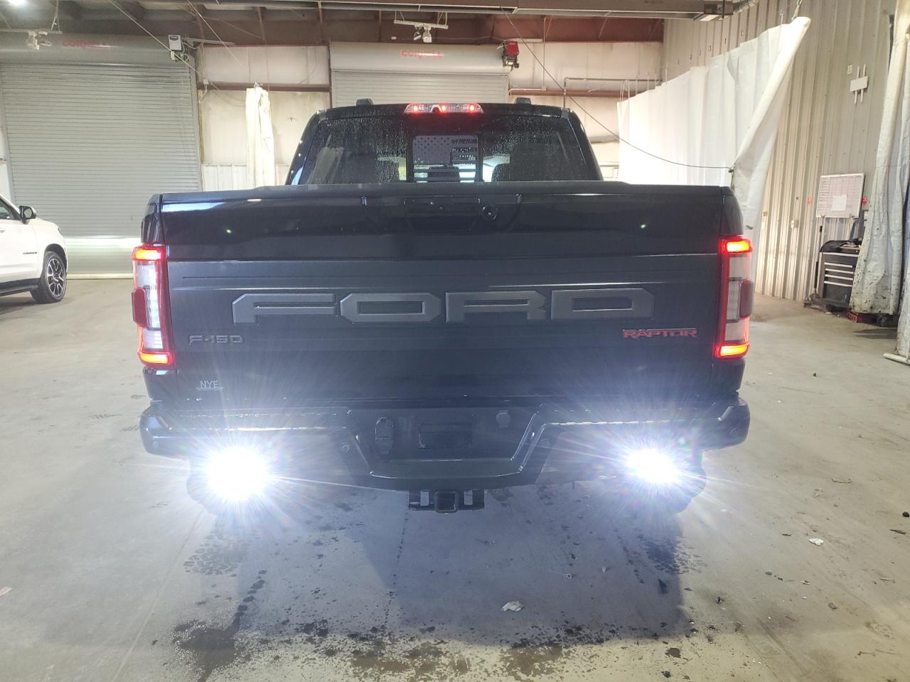 Ford F-150 Raptor Image 12