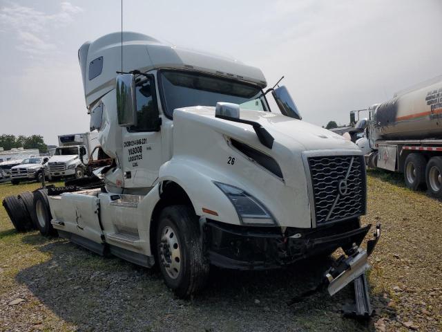  Salvage Volvo Vn
