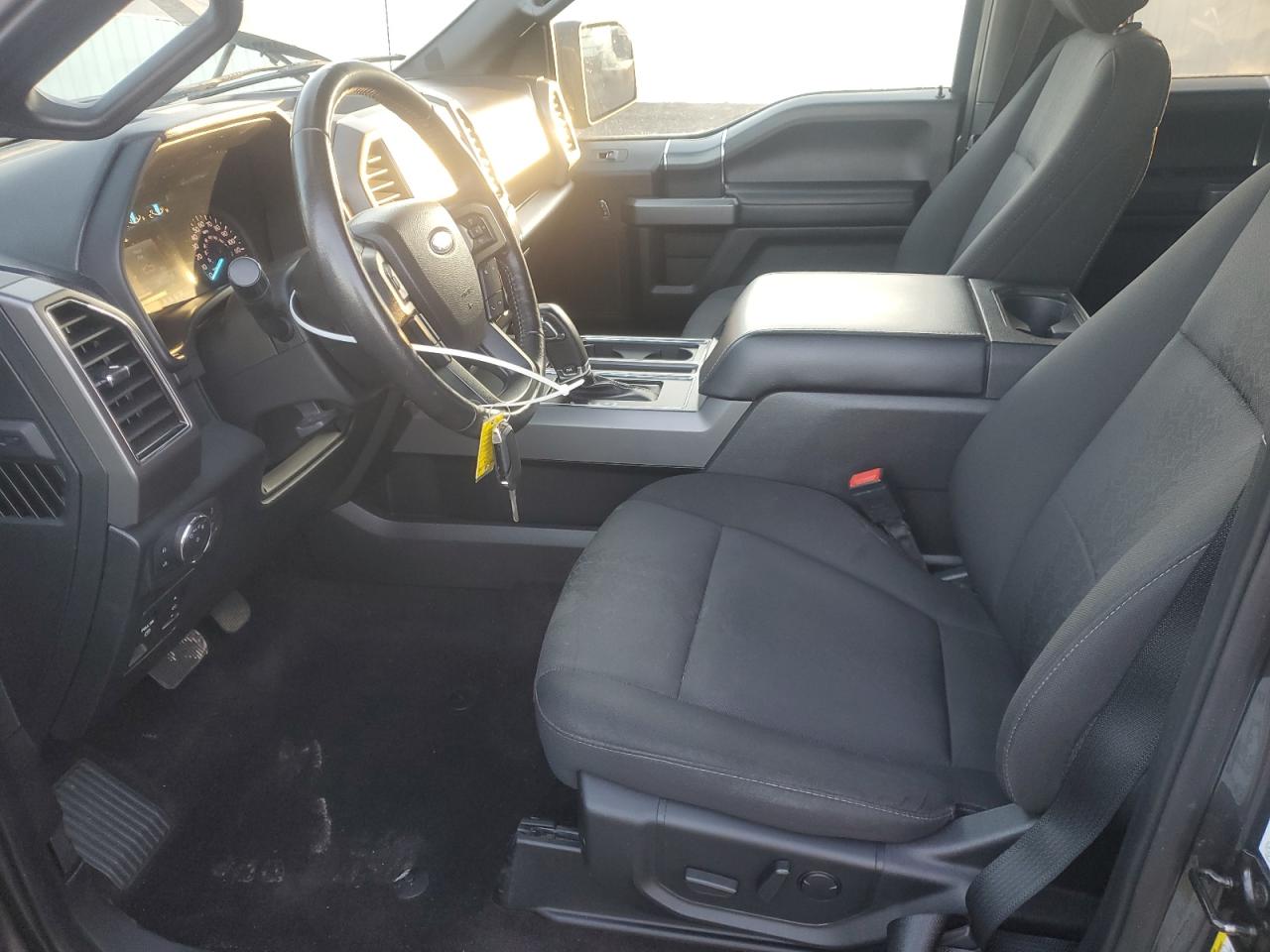 Ford F-150 Supercrew Image 8