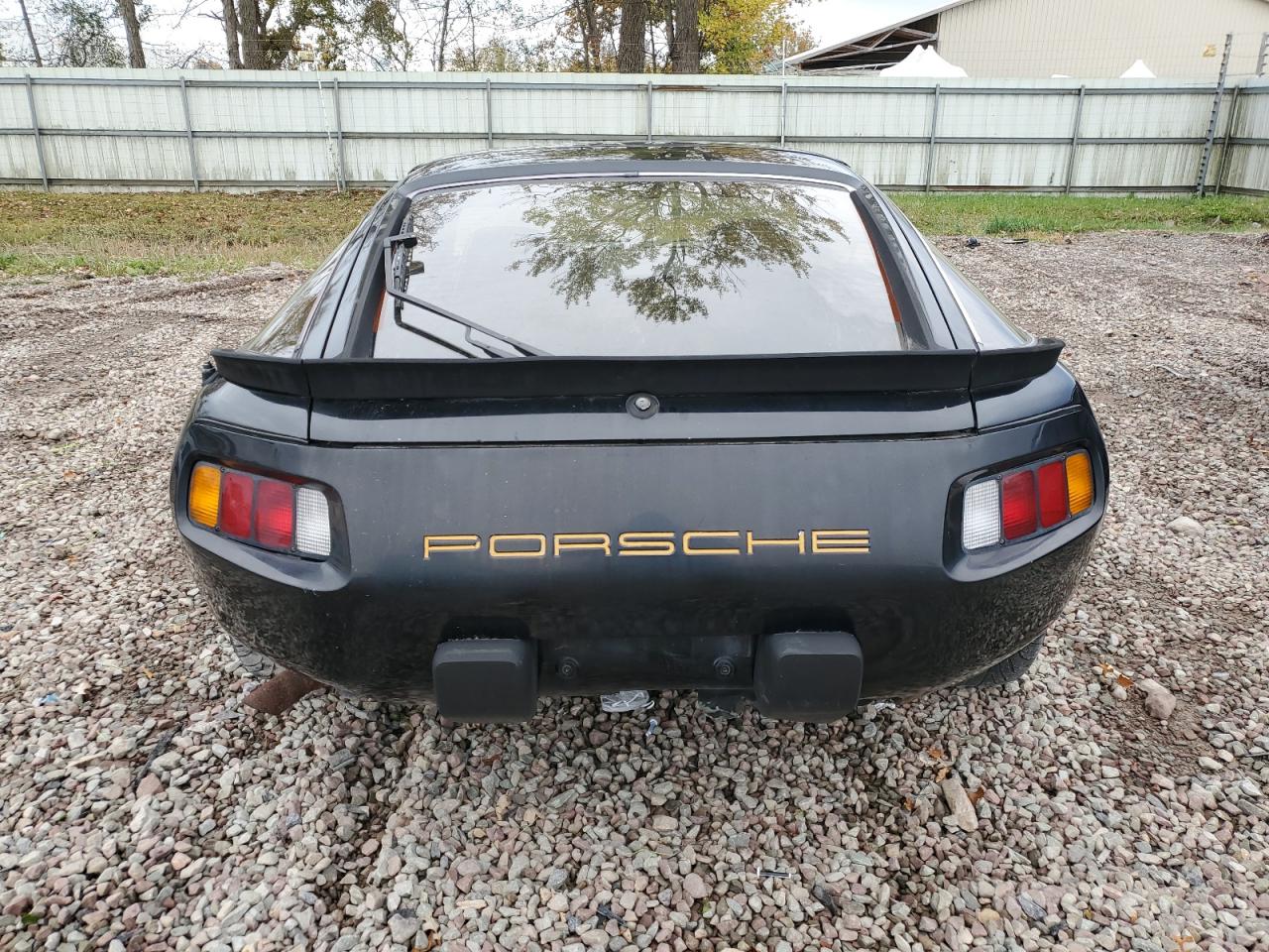 Porsche 928 Image 4