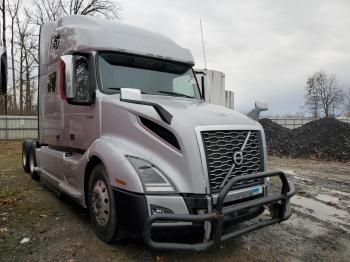  Salvage Volvo Vnl