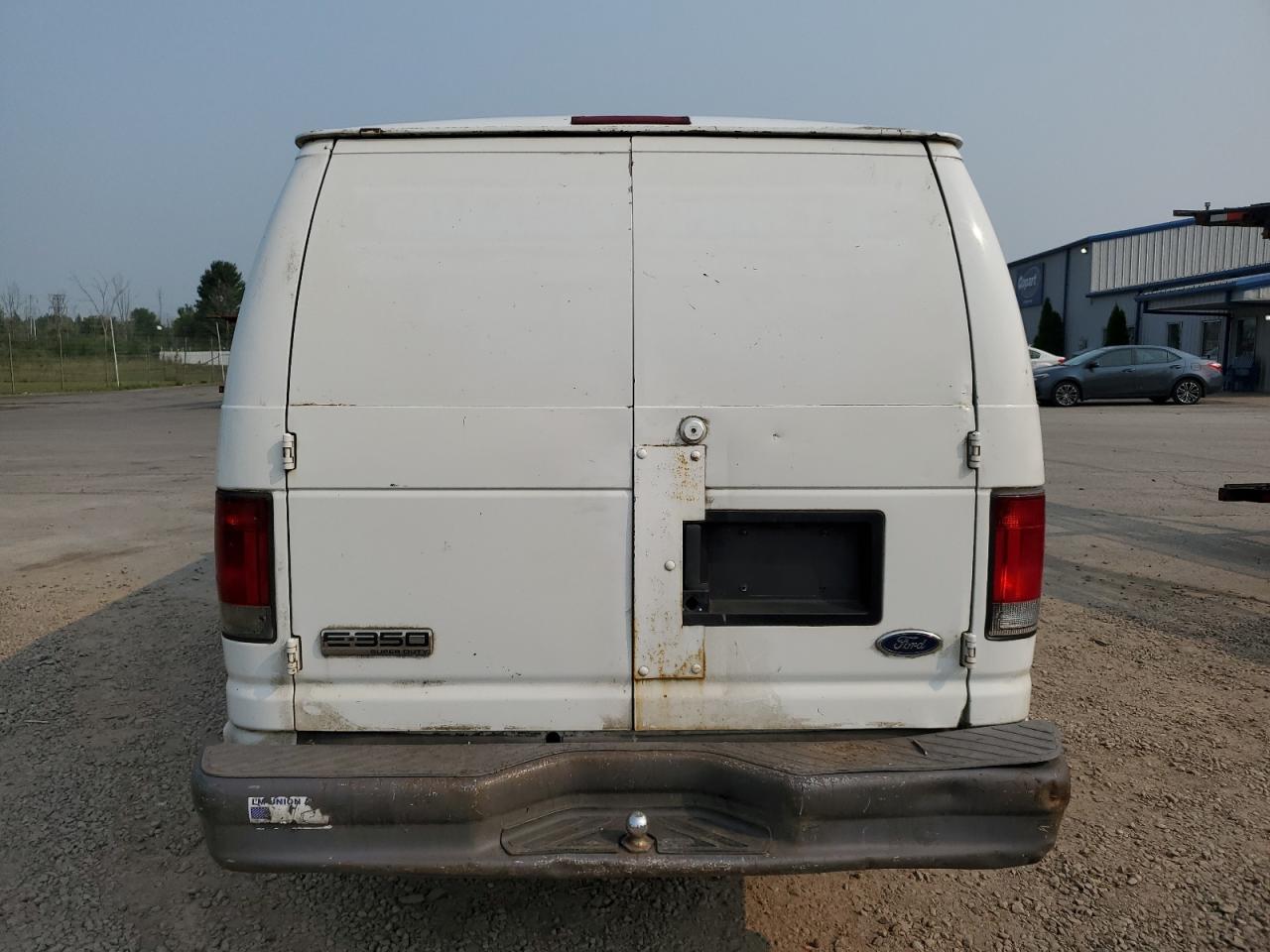 Ford Econoline E350 Super Duty Van Image 10