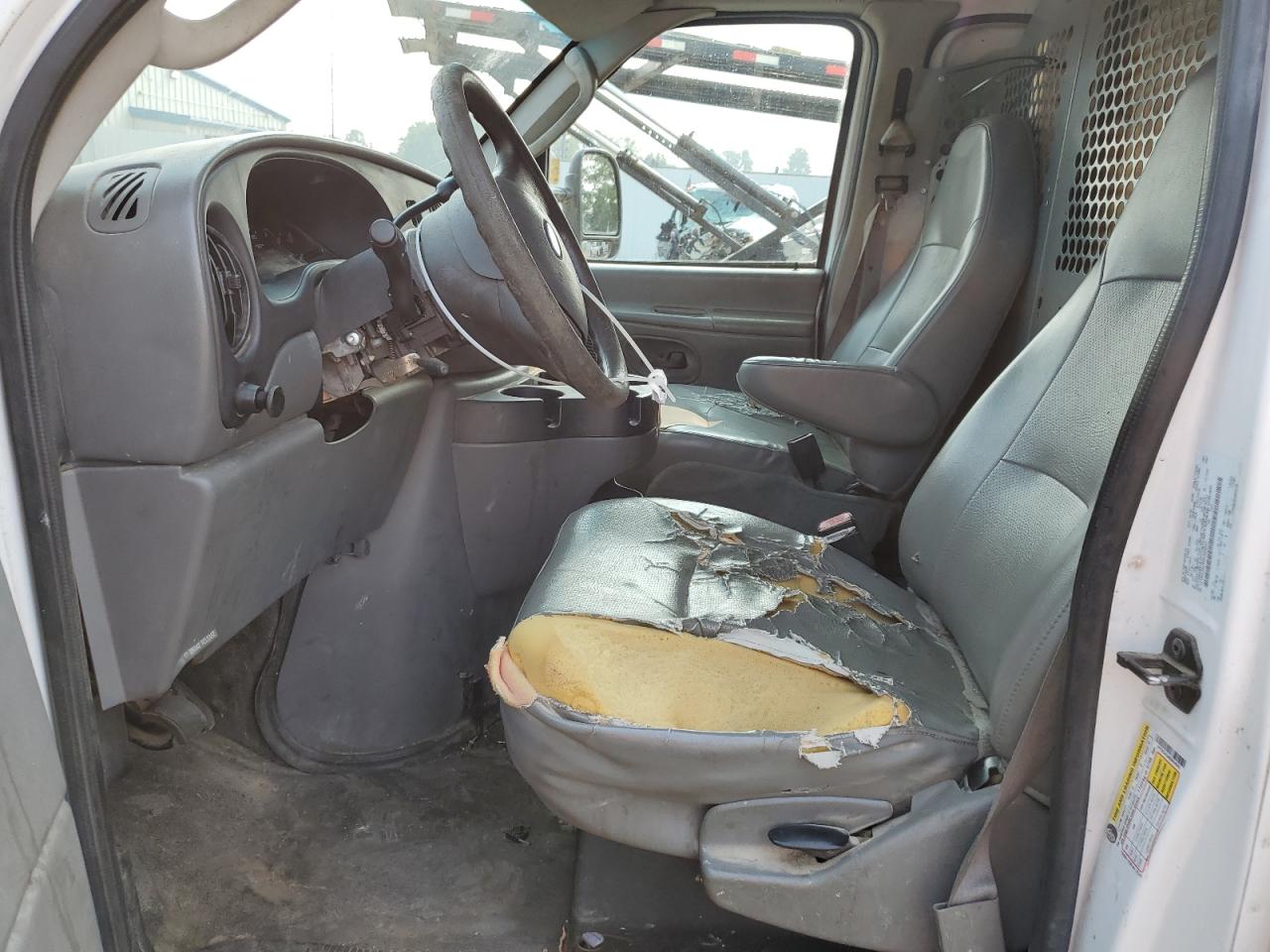 Ford Econoline E350 Super Duty Van Image 2