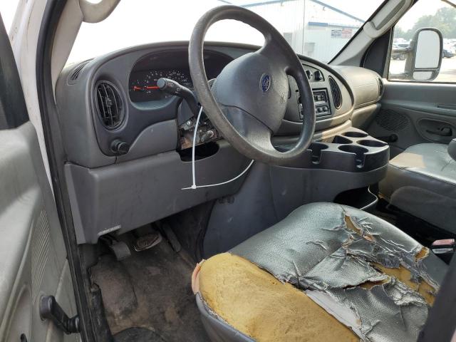 Ford Econoline E350 Super Duty Van Image 5
