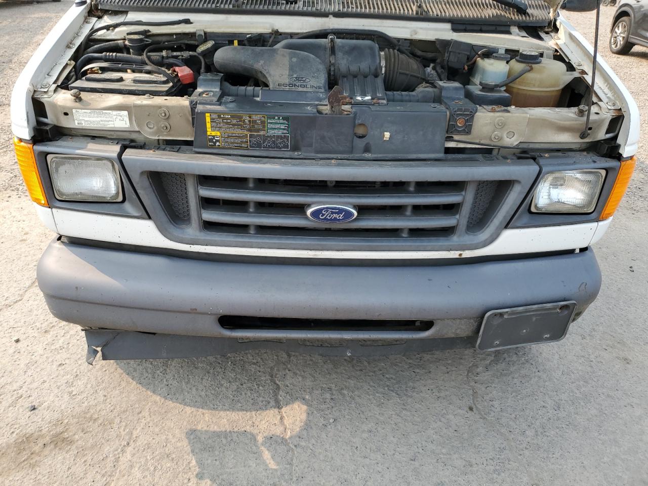 Ford Econoline E350 Super Duty Van Image 14