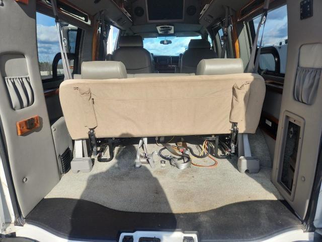 Chevrolet Express Image 4