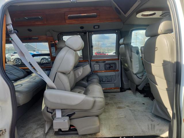 Chevrolet Express Image 13