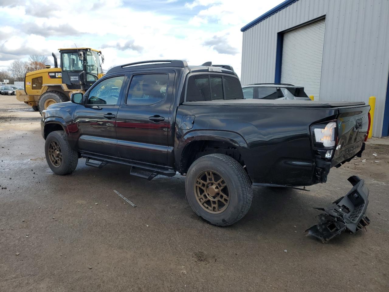 Toyota Tacoma Double Cab Image 3