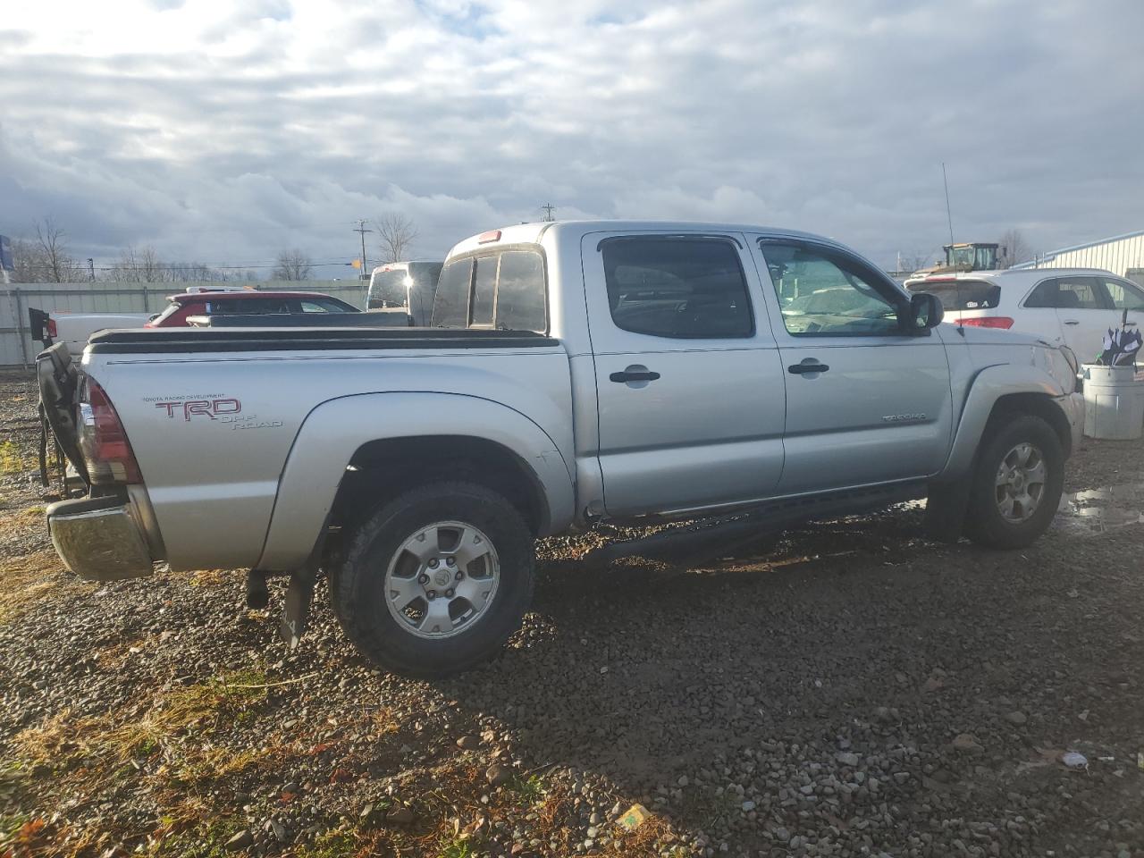 Toyota Tacoma Double Cab Image 3