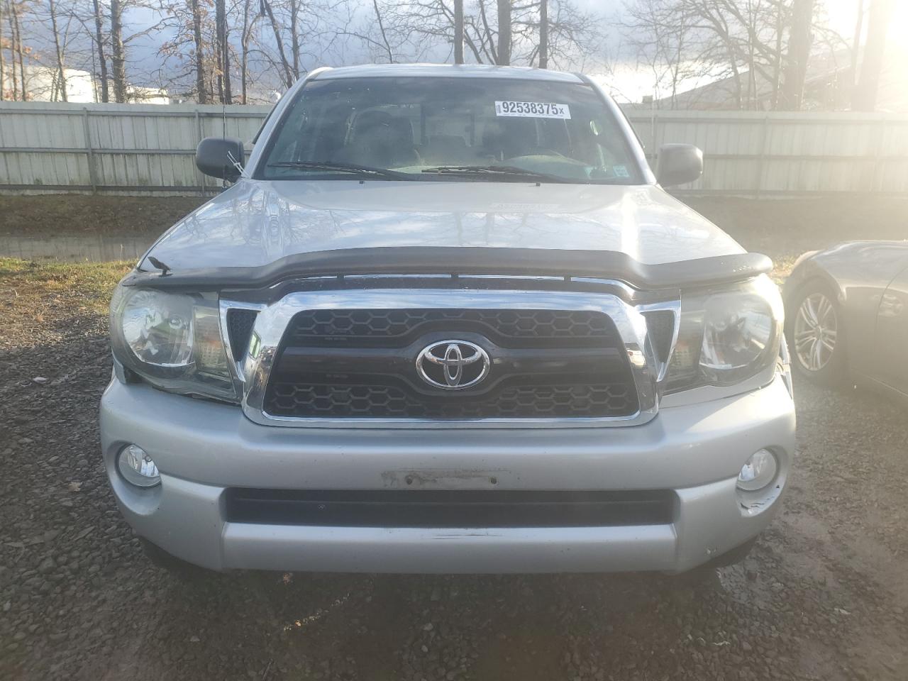 Toyota Tacoma Double Cab Image 4