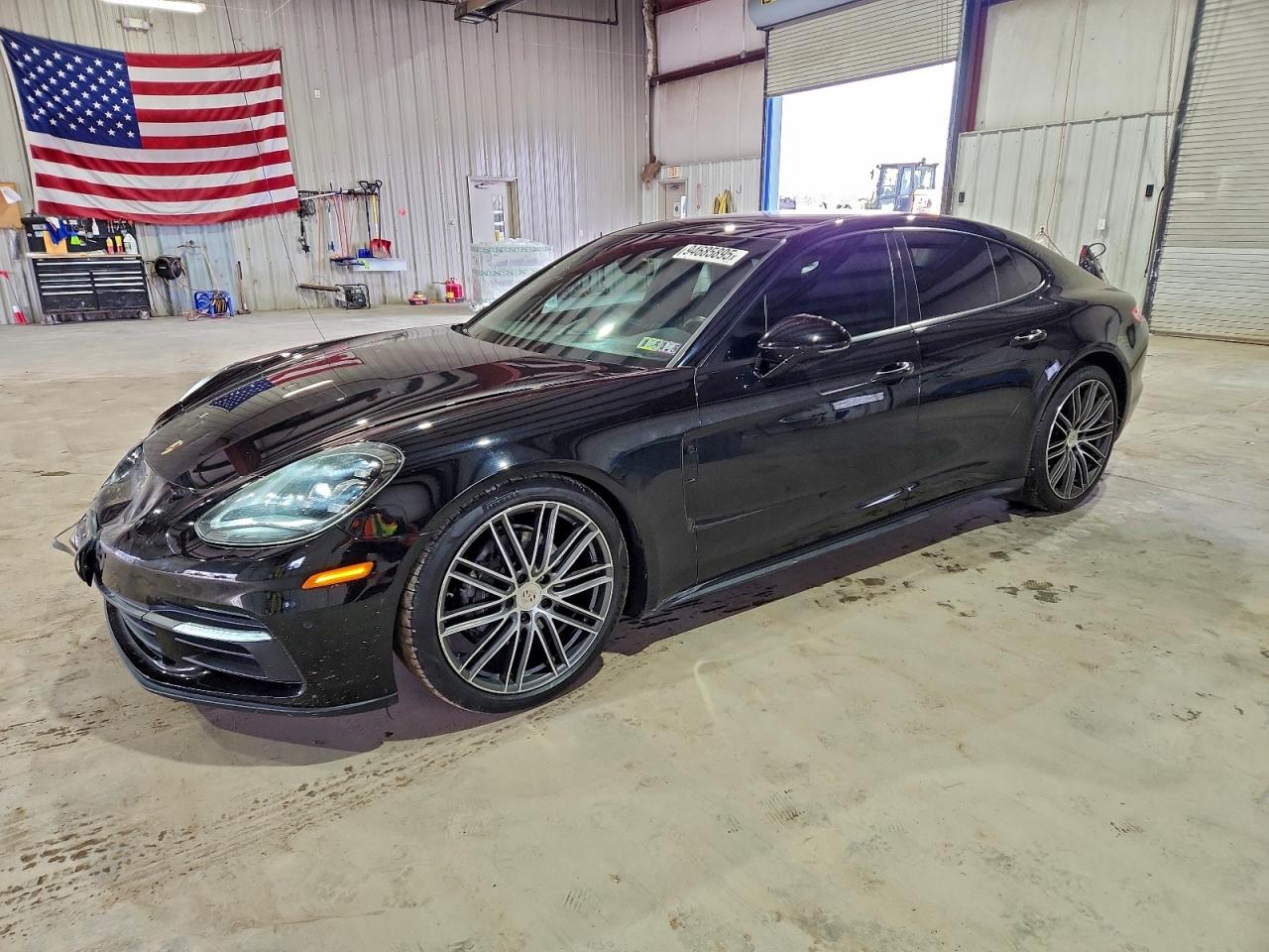 Porsche Panamera Base Image 1