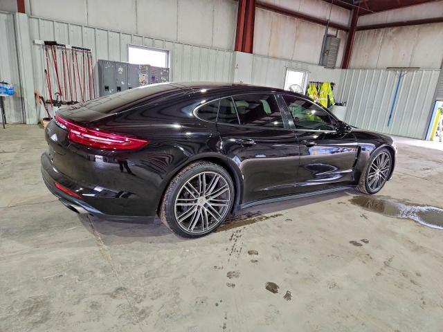 Porsche Panamera Base Image 7