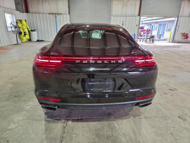 Porsche Panamera Base Image 6