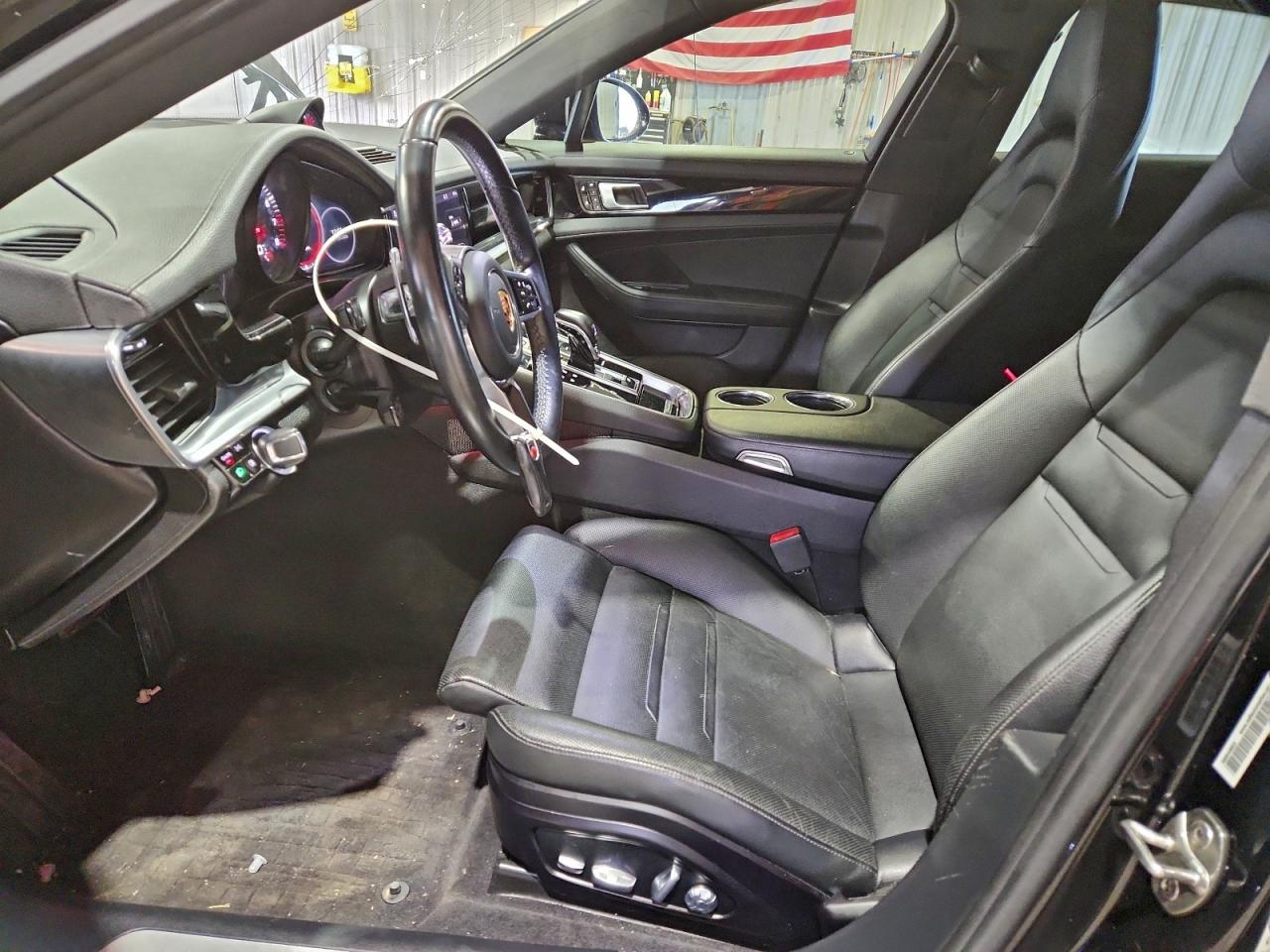 Porsche Panamera Base Image 12