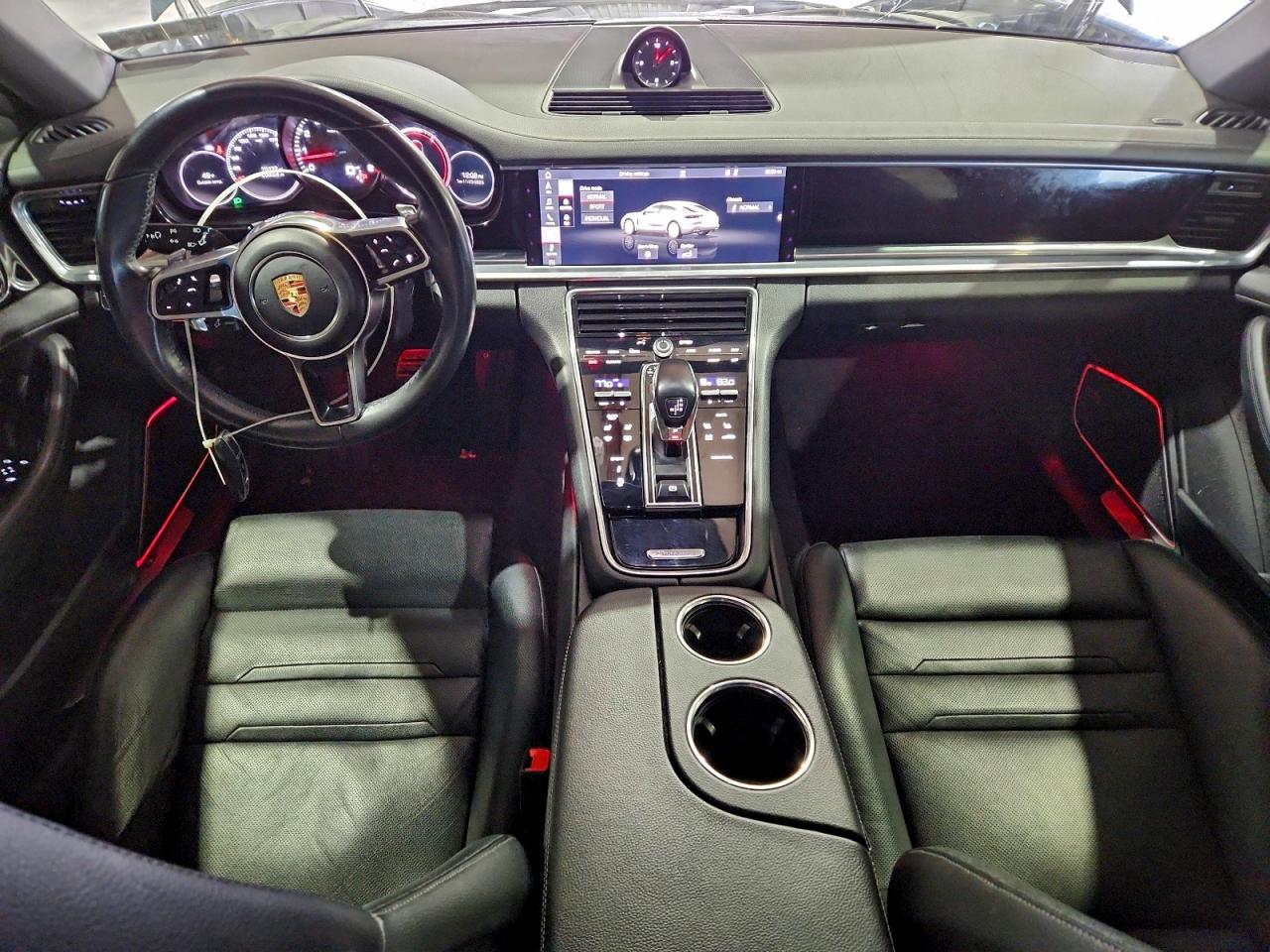 Porsche Panamera Base Image 10