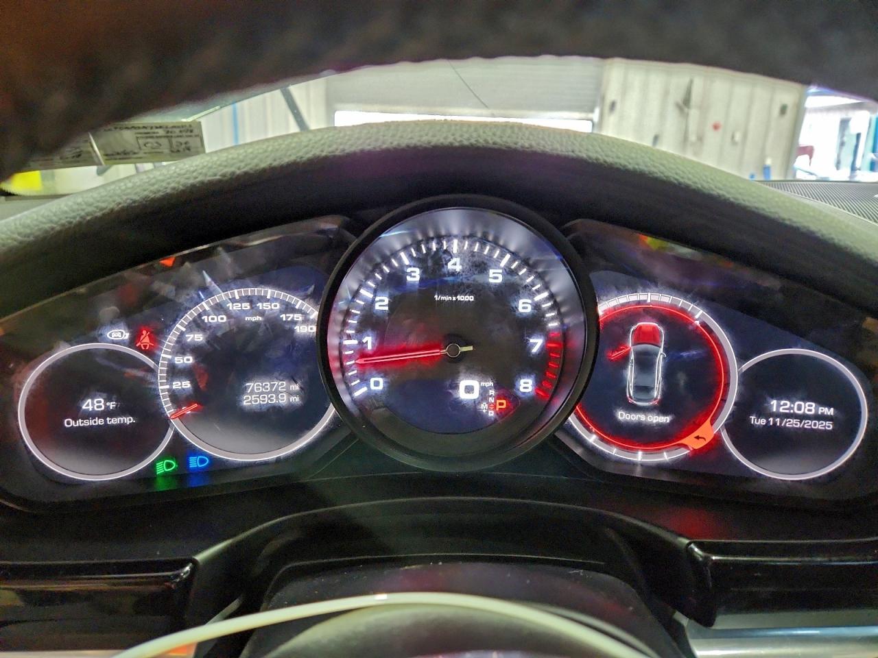 Porsche Panamera Base Image 2