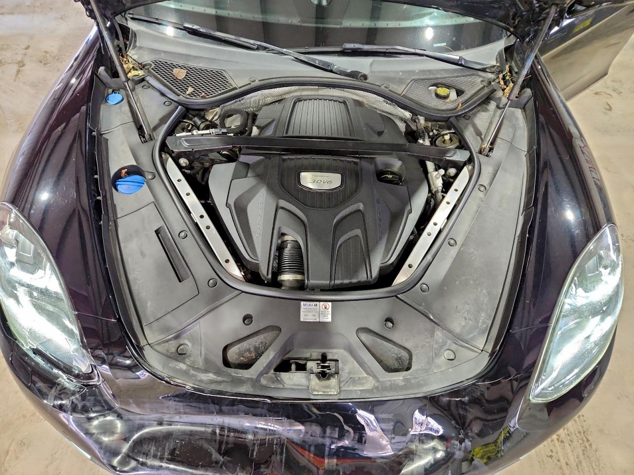 Porsche Panamera Base Image 9