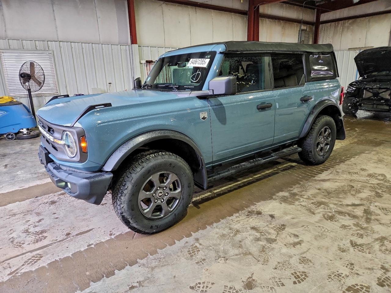 Ford Bronco Base Image 1