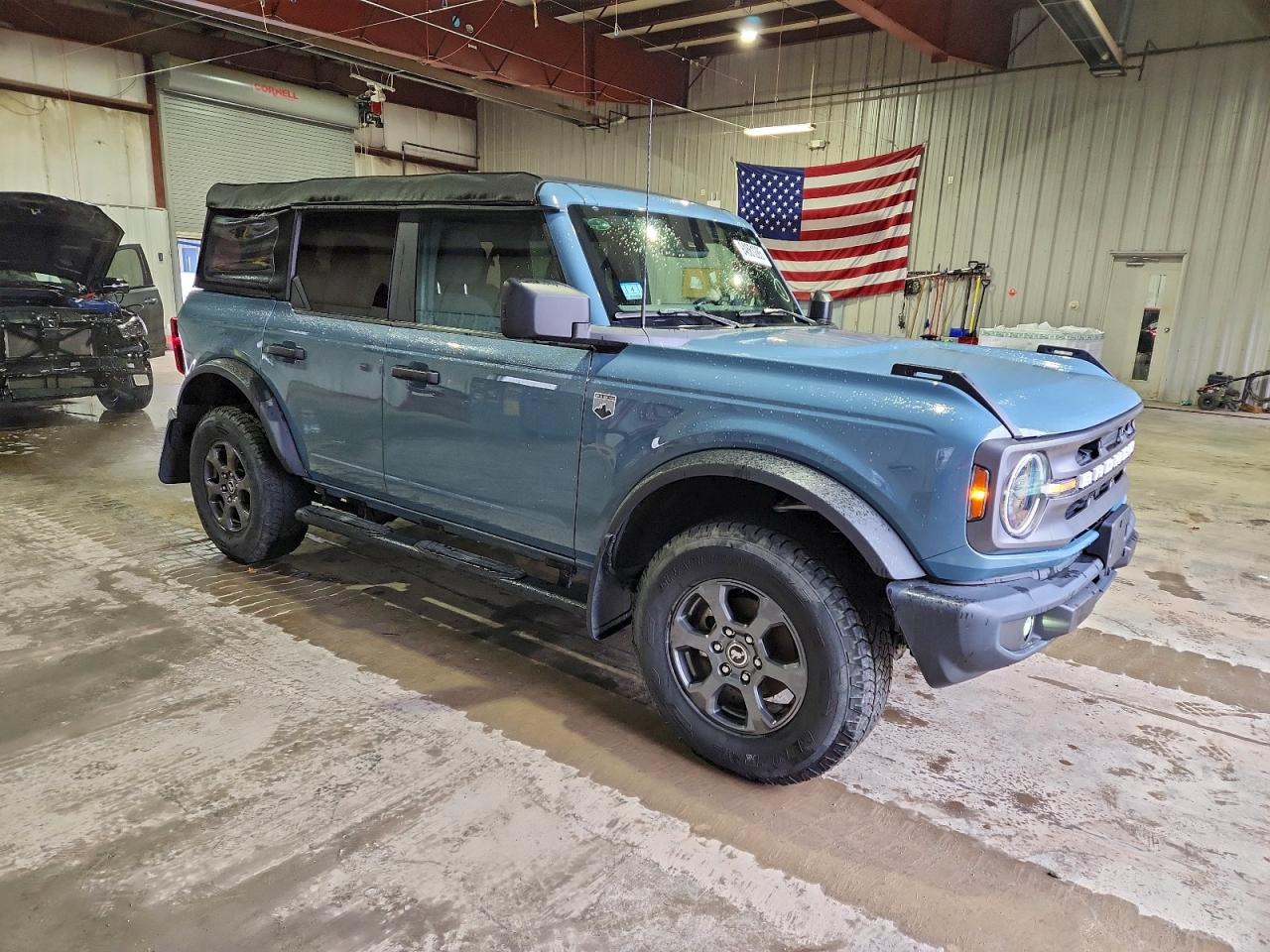 Ford Bronco Base Image 11