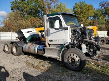  Salvage Peterbilt 579
