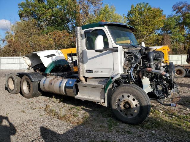  Salvage Peterbilt 579
