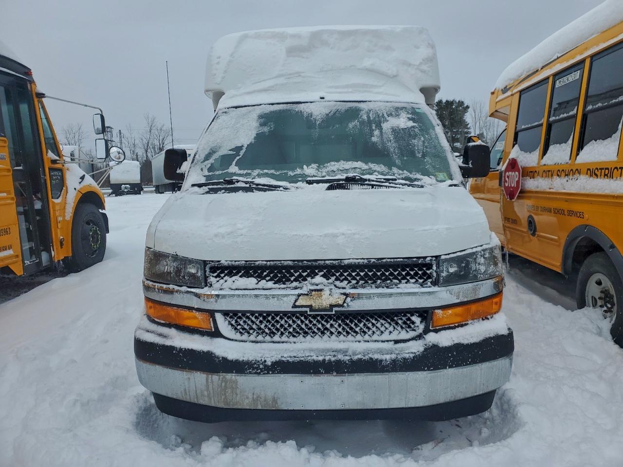 Chevrolet Express Image 14