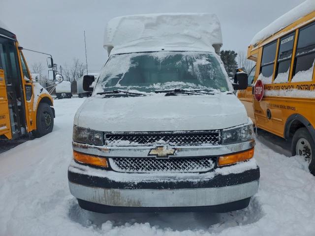 Chevrolet Express Image 14