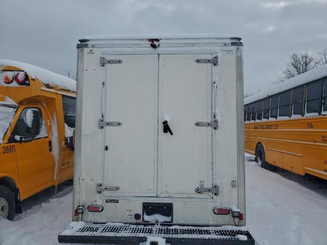 Chevrolet Express Image 4