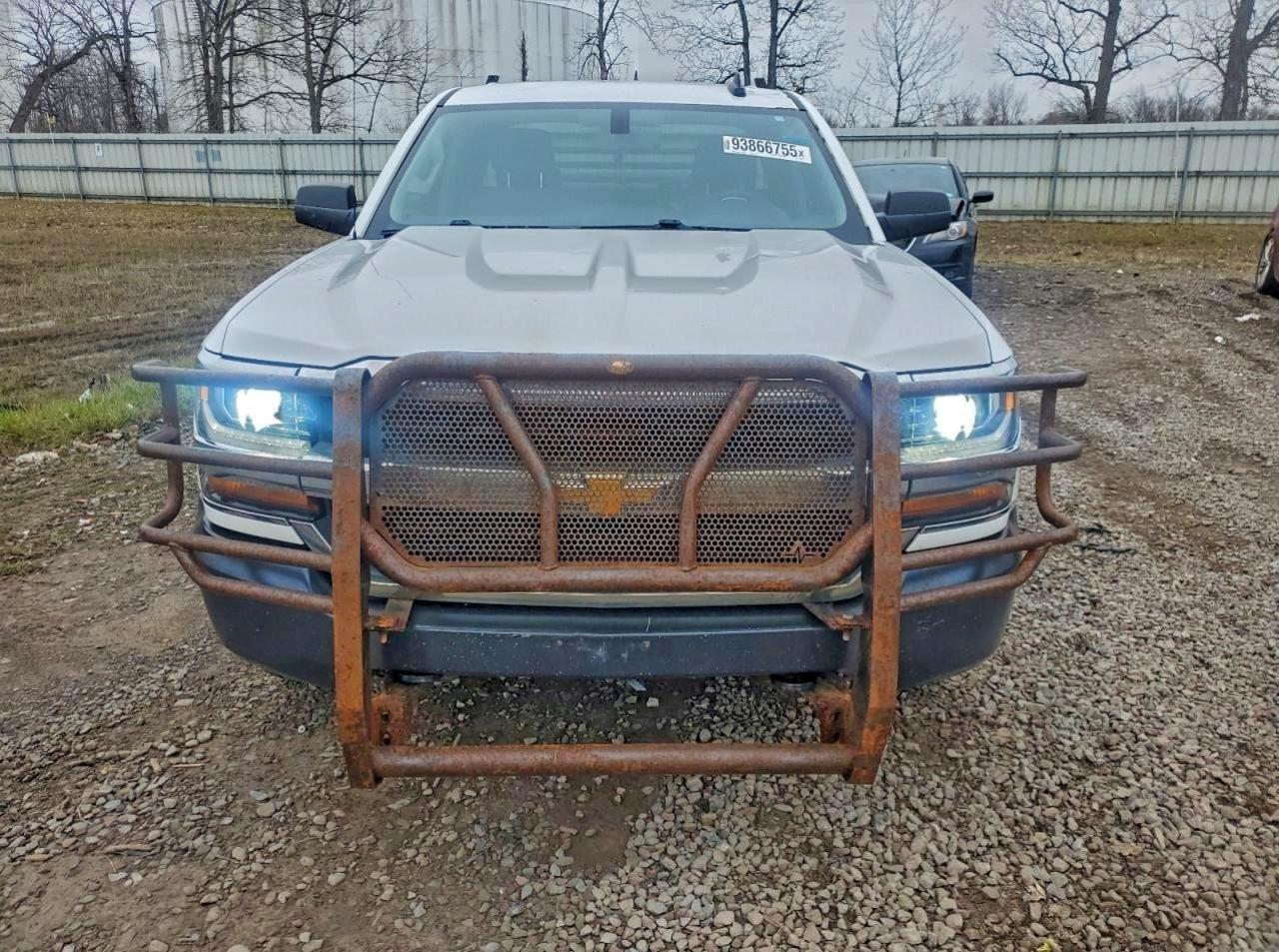 Chevrolet Silverado K1500 Image 11