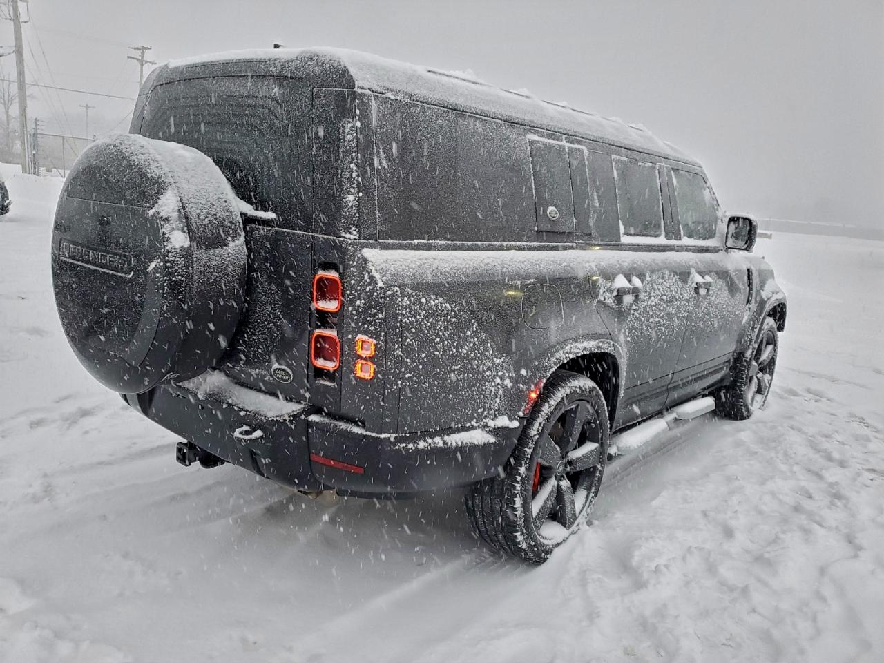 Land Rover Defender 130 X-dynamic Se Image 10