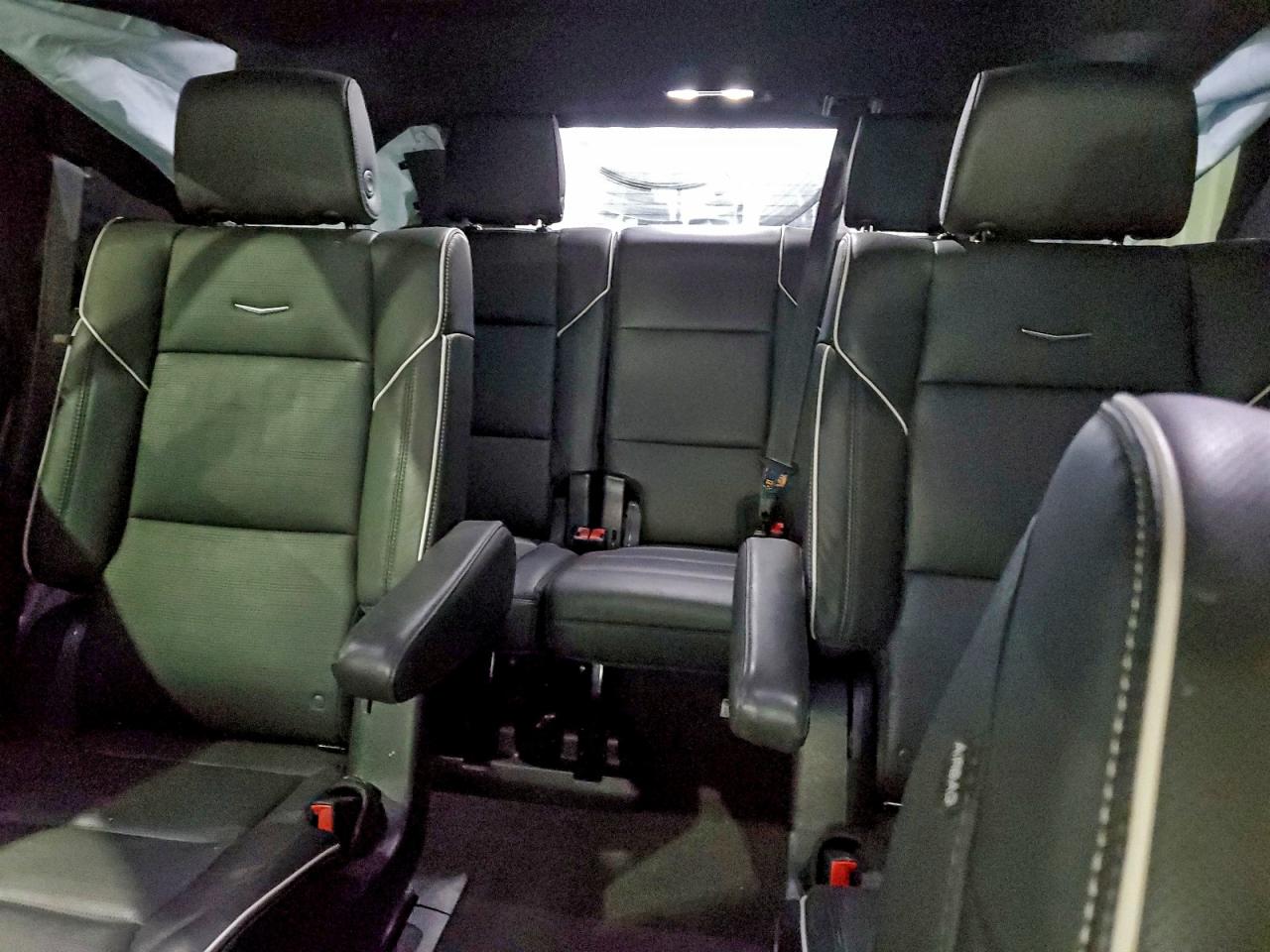 Cadillac Escalade Sport Image 7