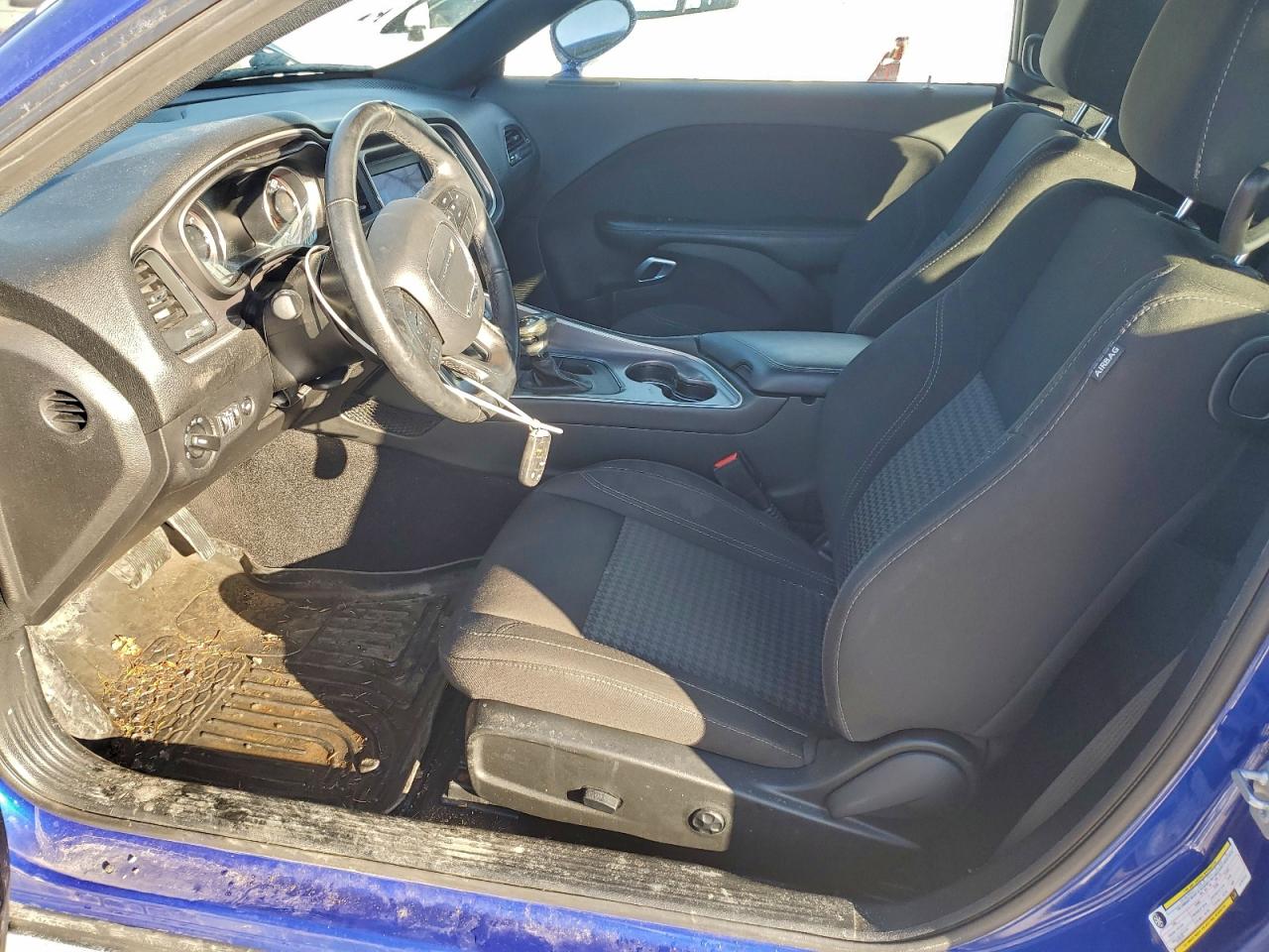 Dodge Challenger Sxt Image 10