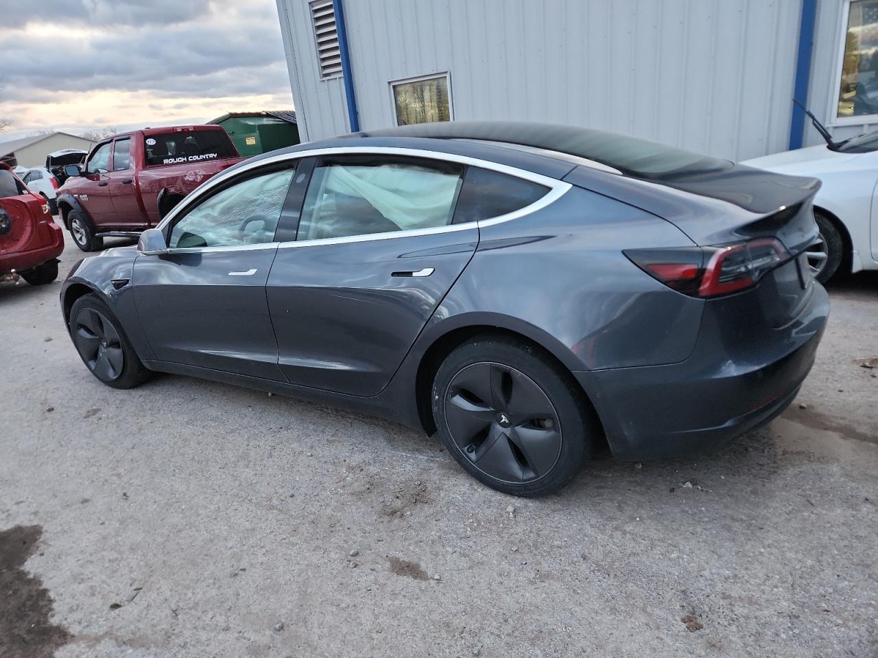 Tesla Model 3 Image 4