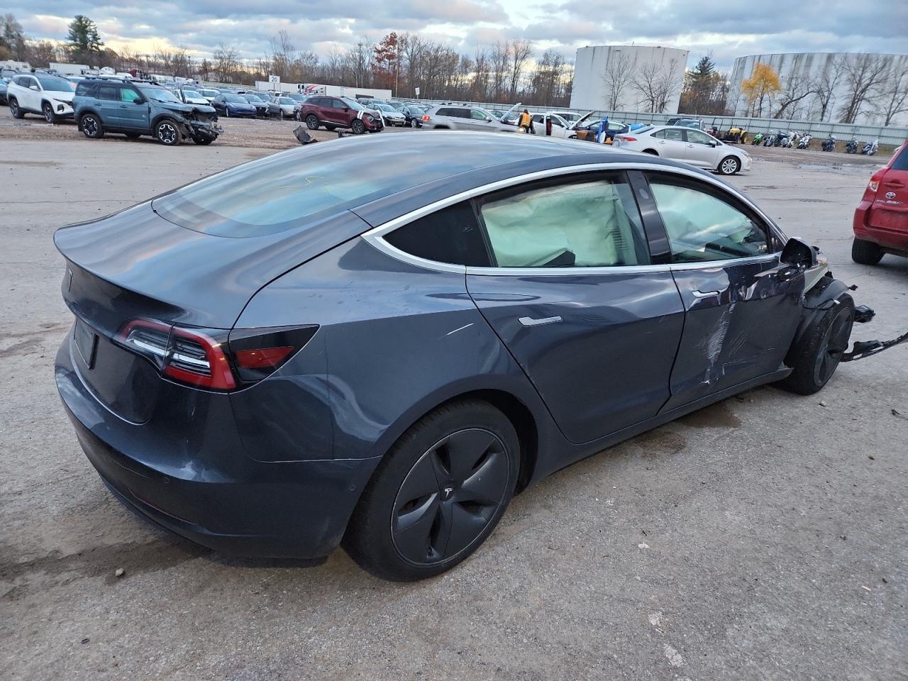 Tesla Model 3 Image 2