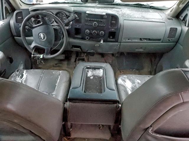 Chevrolet Silverado K3500 Image 13