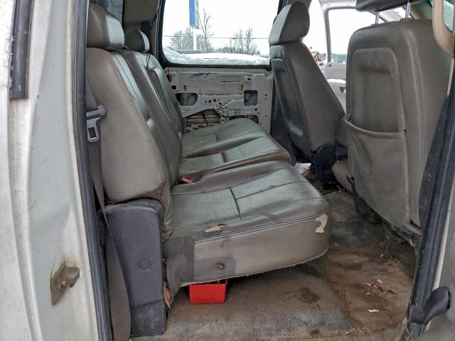 Chevrolet Silverado K3500 Image 10