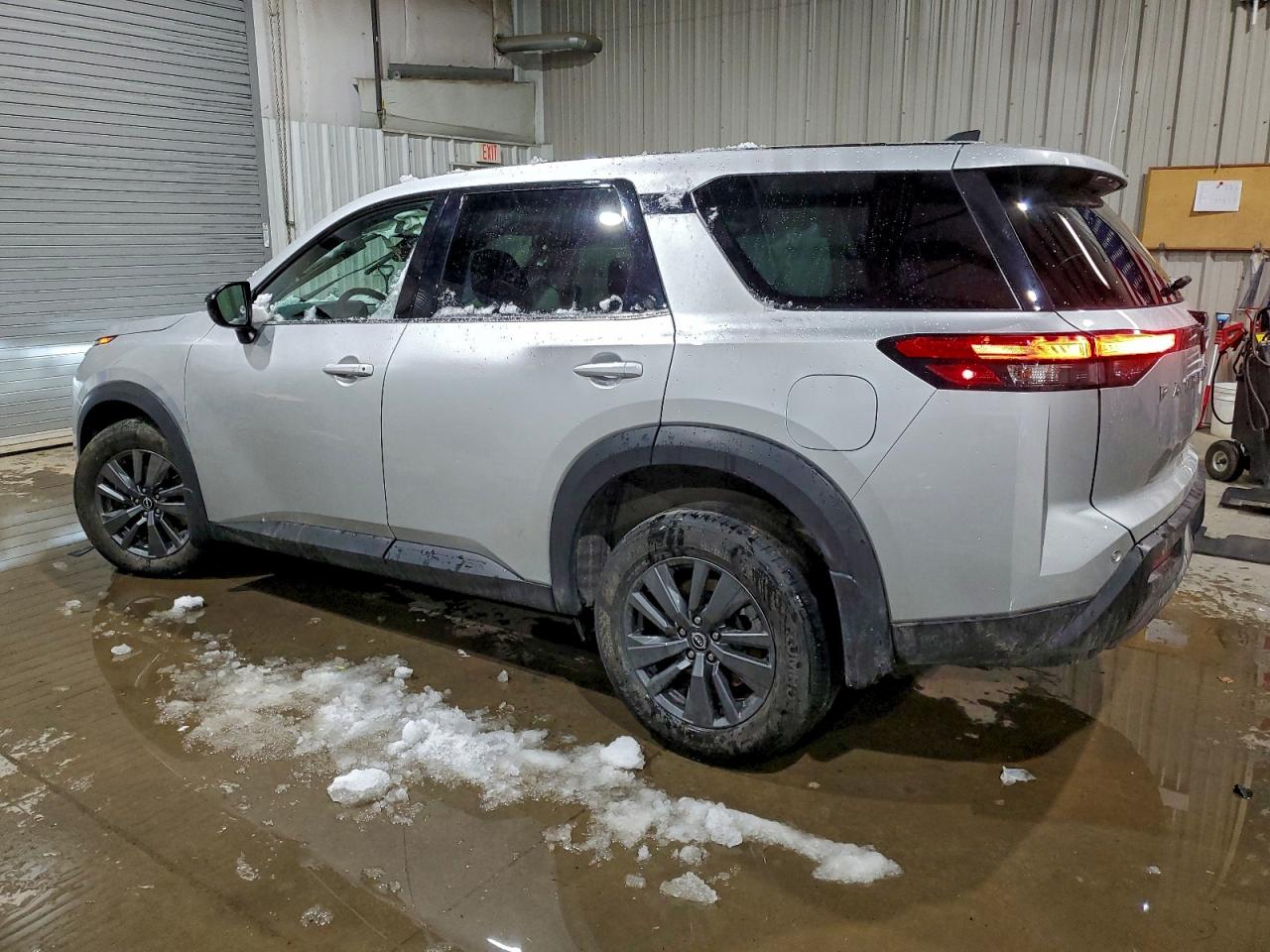 Nissan Pathfinder S Image 3